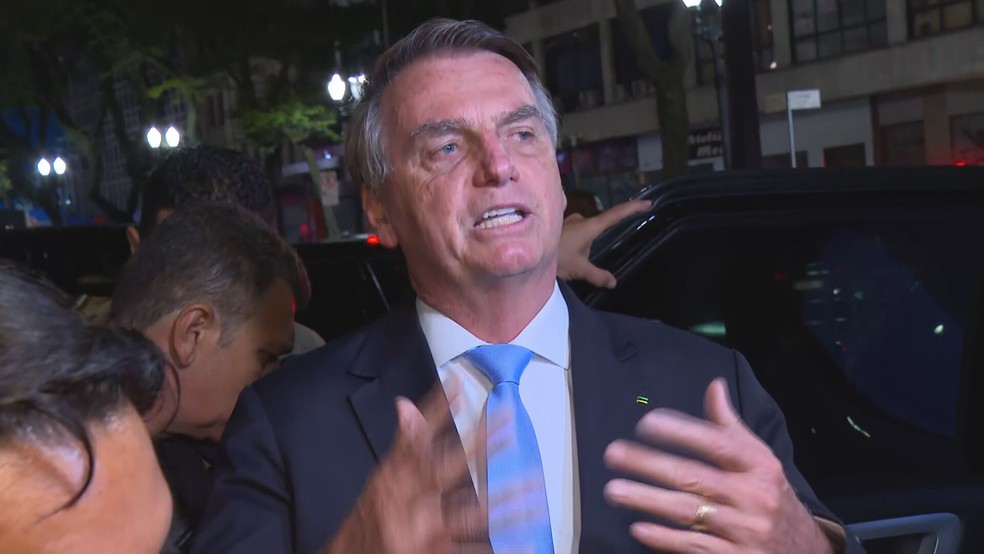 Read more about the article Bolsonaro diz que passou 2 noites em embaixada só para conversar sobre ‘o que acontece no Brasil’