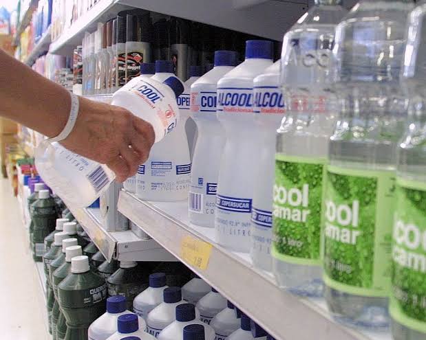 Read more about the article Após 4 anos, Anvisa volta a proibir venda de álcool líquido 70%; comercialização havia sido liberada por causa da pandemia