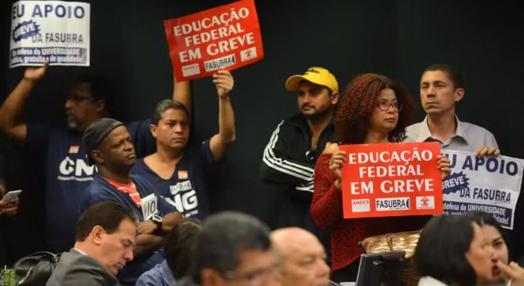 Read more about the article SEM ACORDO COM O GOVERNO, PROFESSORES DE MAIS 5 UNIVERSIDADES FEDERAIS DEVEM ENTRAR EM GREVE