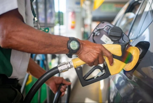 Read more about the article Gasolina deve ficar R$ 0,15 mais cara nos postos após reajuste nas refinarias