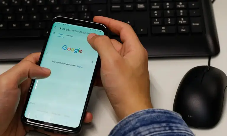 Read more about the article Google e Apple devem incluir senha e biometria para acesso a aplicativos de e-mails para ampliar segurança em celulares