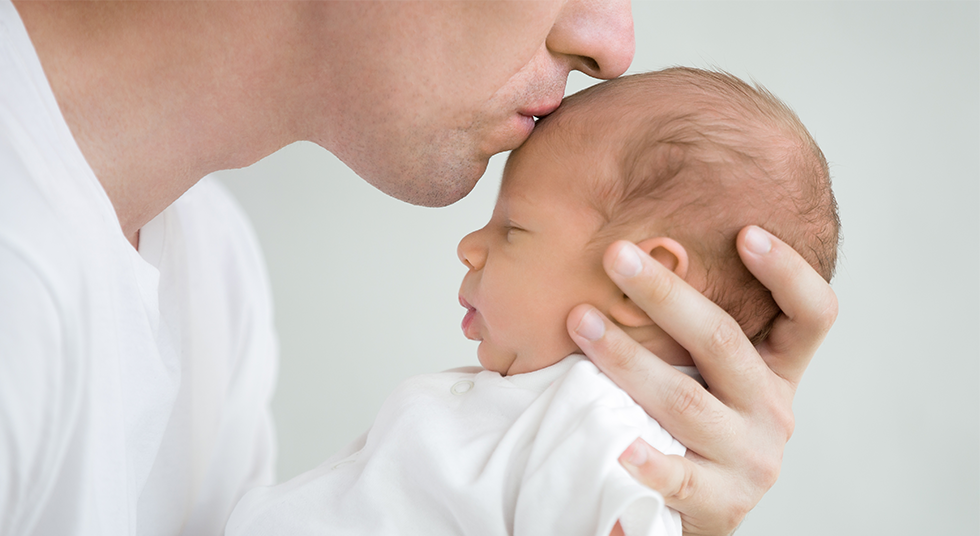 Read more about the article Licença-paternidade mais extensa: os benefícios psicológicos promovidos pela conexão entre pais e bebês