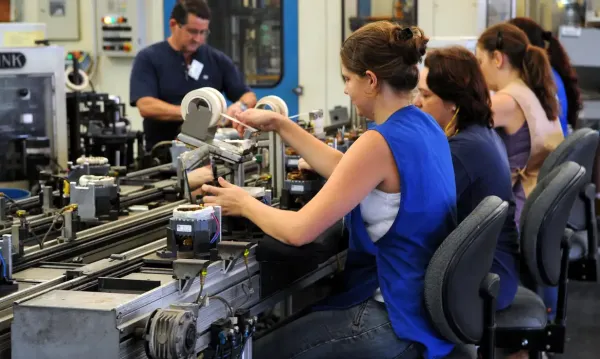 Read more about the article Governo lança plano de igualdade salarial entre mulheres e homens