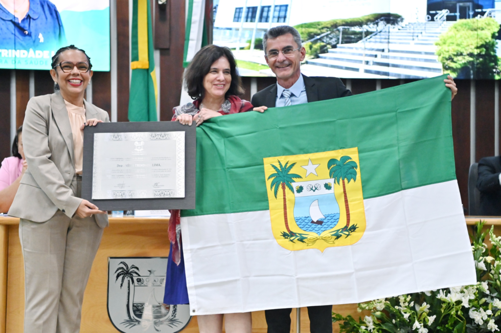 Read more about the article Ministra da Saúde, Nísia Trindade, recebe título de cidadã norte-rio-grandense na AL